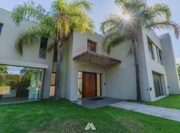 Casa · 700m² · 10 Ambientes · 3 Cocheras · Venta Casa Barrio Carmel 4 Dorm. y Servicio