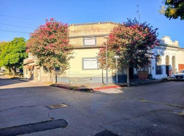Casa · 174m² · 6 Ambientes · 1 Cochera · Venta Casa Esquina de 4 Dorm. en El Prado