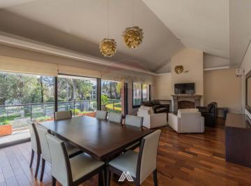 Departamento · 214m² · 5 Ambientes · 3 Cocheras · Venta Apto en Carrasco 3 Suites, Jardín y Piscina
