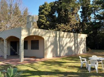 Casa · 140m² · 5 Ambientes · 1 Cochera · Venta Casa 5 Ambientes con Lote de 1100 m². Chascomús