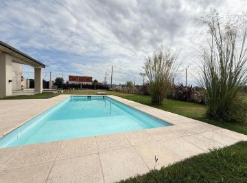 Casa · 65m² · 1 Ambiente · Lote con Quincho y Pileta