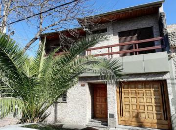 Casa · 155m² · 5 Ambientes · 1 Cochera · Venta Casa 5amb Valentín Alsina Patio Terraza Coch