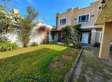 Casa · 140m² · 5 Ambientes · 1 Cochera · Venta Casa 5 Ambientes en Villa Luzuriaga