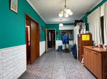 Casa · 249m² · 4 Ambientes · 1 Cochera · Casa 4 Amb. con Cochera y Deposito en Ballester