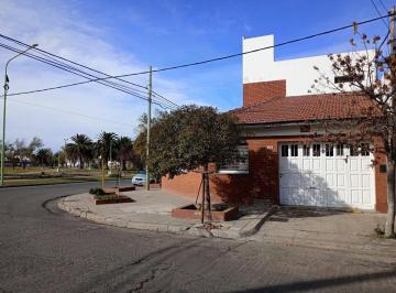 Casa · 137m² · 4 Ambientes · 1 Cochera · Casa en Venta Apta Crédito