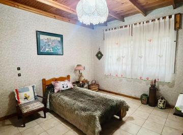 Casa · 205m² · 4 Ambientes · 1 Cochera · Venta Casa - 4 Amb - Pileta - Quincho - El Palomar