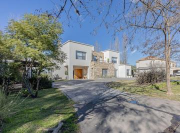 Casa · 500m² · 6 Ambientes · 4 Cocheras · Venta Hermosa Casa de 6 Amb - Los Pingüinos