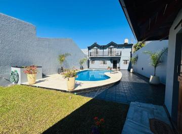 Casa · 195m² · 5 Ambientes · 2 Cocheras · Venta Casa 5 Amb - Quincho y Pileta - San Fernando