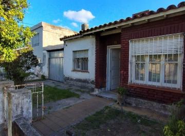 Casa · 55m² · 4 Ambientes · 1 Cochera · Casa en Venta en Pergamino con Patio