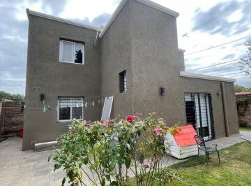 Casa · 112m² · 5 Ambientes · 2 Cocheras · Casa en Venta en Pergamino con Pileta