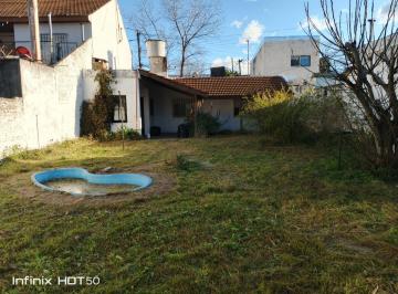 Casa · 96m² · 3 Ambientes · 1 Cochera · Casa en Venta 3 Amb. Jardin, Cochera, Malv. Argenti