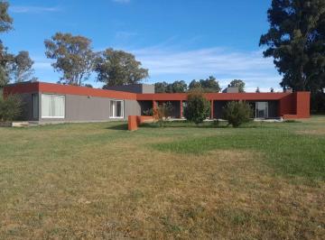 Casa · 350m² · 5 Ambientes · Casa Quinta con Pileta y Amplio Parque, La Brava