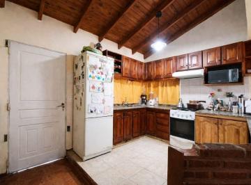Casa · 75m² · 6 Ambientes · 1 Cochera · Casa en Venta 4 Dorm. 450 m²