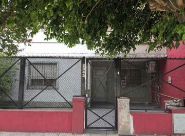 Casa · 178m² · 6 Ambientes · 1 Cochera · Venta de Dos Casas en Villa Adelina Lote 237 m²