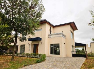 Casa · 232m² · 6 Ambientes · 1 Cochera · Casa en Venta 6 Amb a Estrenar Jazmines