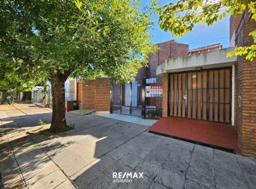 Casa · 200m² · 4 Ambientes · 2 Cocheras · Venta de Casa de 3 Dorm. en El Centro de Sn