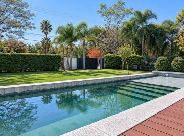 Casa · 172m² · 4 Ambientes · 2 Cocheras · Se Vende Casa Premium en Colastine