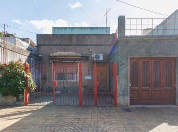 Casa · 128m² · 3 Ambientes · 2 Cocheras · Casa en Venta Lote Propio!
