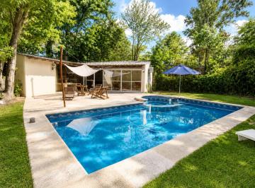 Casa · 200m² · 5 Ambientes · 2 Cocheras · Casa 5 Ambientes Venta El Trébol Ezeiza con Pileta