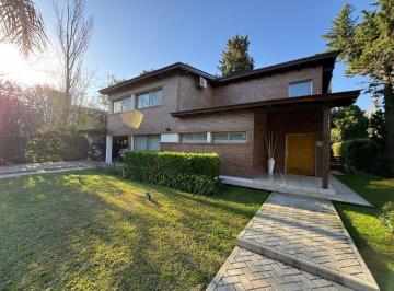 Casa · 270m² · 6 Ambientes · 2 Cocheras · Venta Casa 4 Dorm. Barrio Cerrado El Cielo
