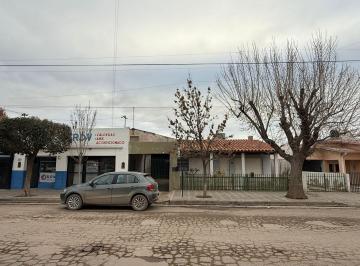 Casa · 415m² · 8 Ambientes · 2 Cocheras · Local con Galpon y 2 Casas - Cinco Saltos