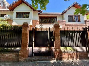 Casa · 300m² · 6 Ambientes · 4 Cocheras · Venta | Casa | 6 Ambientes | 4 Cocheras | Pileta