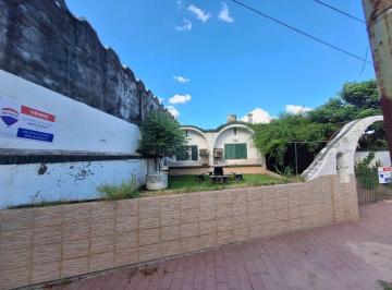 Casa · 180m² · 5 Ambientes · 1 Cochera · Venta de Casa Sobre Av Besares La Banda