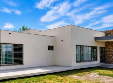 Casa · 250m² · 8 Ambientes · 3 Cocheras · Casa Quinta Coquimbito Maipu 4000 m² Apto Credito
