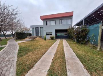 Casa · 150m² · 3 Ambientes · 2 Cocheras · Casa B° Viñas del Torreón, Maipú