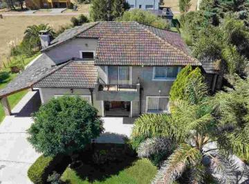 Casa · 200m² · 8 Ambientes · 3 Cocheras · Casa en Alquiler en Canning Barrio La Magdalena