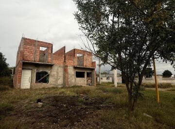 Casa · 180m² · 6 Ambientes · Dos Dúplex en Construcción con Gran Potencial