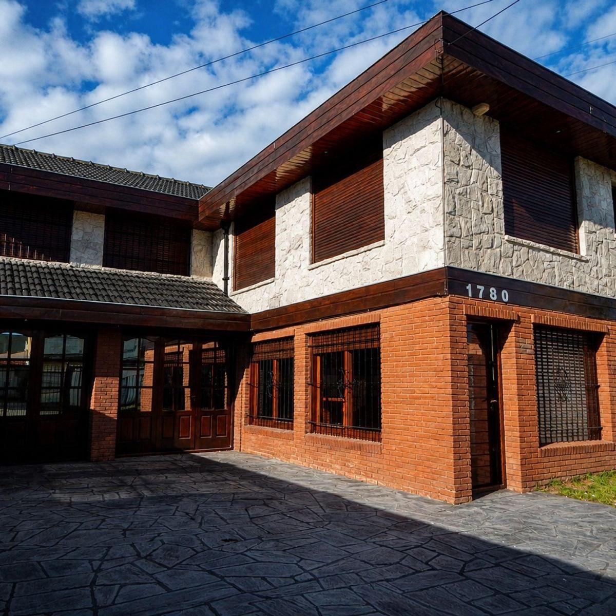 Casa 5 amb, 299m² en San Salvador, apta crédito