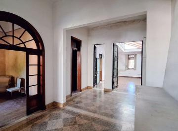 Casa · 199m² · 10 Ambientes · Oportunidad Única en El Parque - Calle Garay