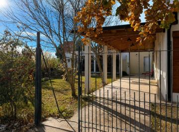 Casa · 76m² · 4 Ambientes · 1 Cochera · Casa en Venta en Barrio Aliaga en General Roca