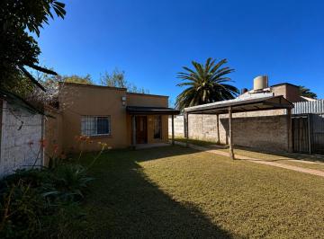 Casa · 82m² · 3 Ambientes · 1 Cochera · Venta Casa 3 Ambientes Paso del Rey Pileta Quincho