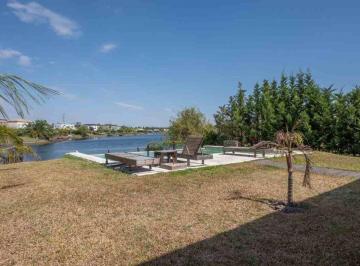 Casa · 206m² · 5 Ambientes · 1 Cochera · Casa a La Laguna en San Gabriel, Villanueva, Tigre