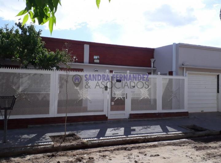 Casa · 160m² · 4 Ambientes · 1 Cochera