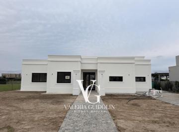 Casa · 184m² · 4 Ambientes · Casa Laguna en San Matias