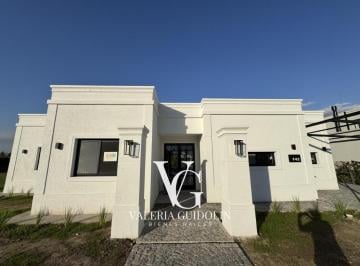 Casa · 184m² · 4 Ambientes · Casa Laguna en San Matias