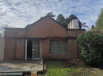 Casa · 70m² · 3 Ambientes · 3 Cocheras · Casa Tipo Quincho Amplia Comodidad