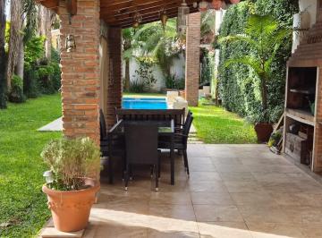 Casa · 250m² · 5 Ambientes · 1 Cochera · Casa en Martinez