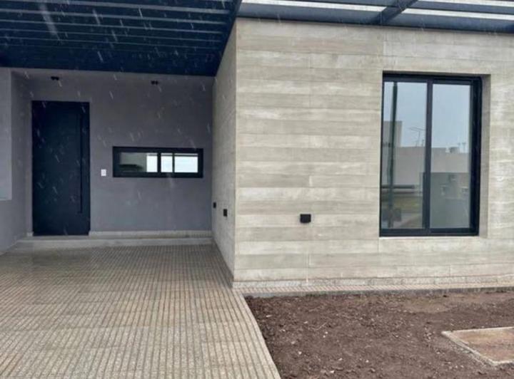 Casa · 130m² · 6 Ambientes · 1 Cochera
