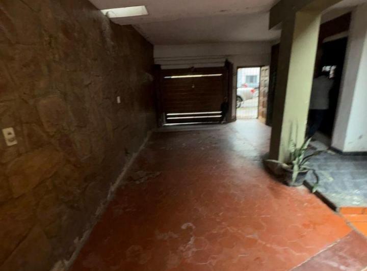 Casa · 250m² · 6 Ambientes · 2 Cocheras