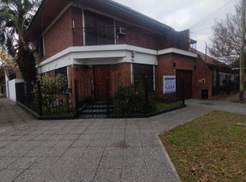 Casa · 230m² · 4 Ambientes · 2 Cocheras · Casa 4 Ambientes Quilmes Oeste con Quincho y Cocheras
