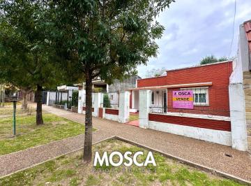 Casa · 120m² · 4 Ambientes · 1 Cochera · Vendo Casa Moreno Centro Permuto Departamento