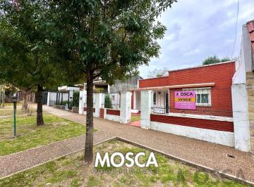 Casa · 120m² · 4 Ambientes · 1 Cochera · Vendo Casa Moreno Centro Permuto Departamento