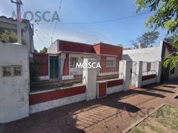 Casa · 120m² · 4 Ambientes · 1 Cochera · Vendo Casa Moreno Centro Permuto Departamento
