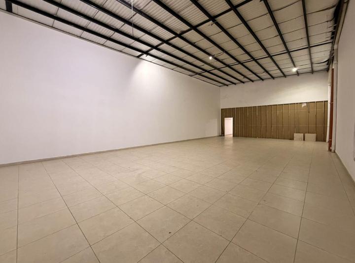 Local comercial · 210m² · 1 Ambiente