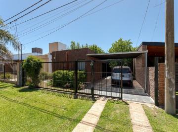 Casa · 116m² · 3 Ambientes · 1 Cochera · Venta Casa de Dos Dorm. y Pileta en Ibarlucea
