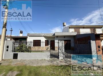 Casa · 180m² · 2 Ambientes · 1 Cochera · Casa en Alquiler 1 Dorm - Lomas de Alberdi